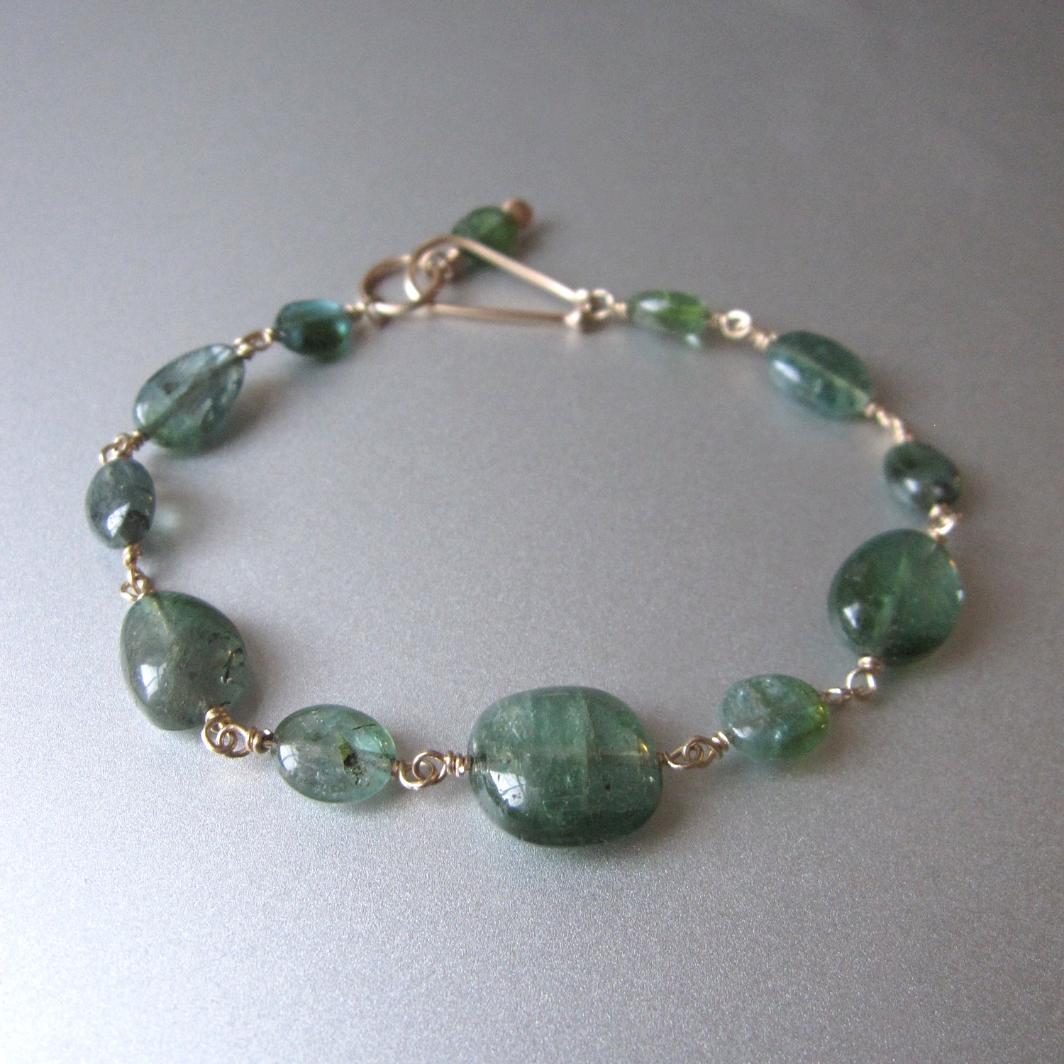 Sold at auction 14kt Gold and Blue-Green Tourmaline Bracelet Auction Number  2352 Lot Number 607 | Skinner Auctioneers