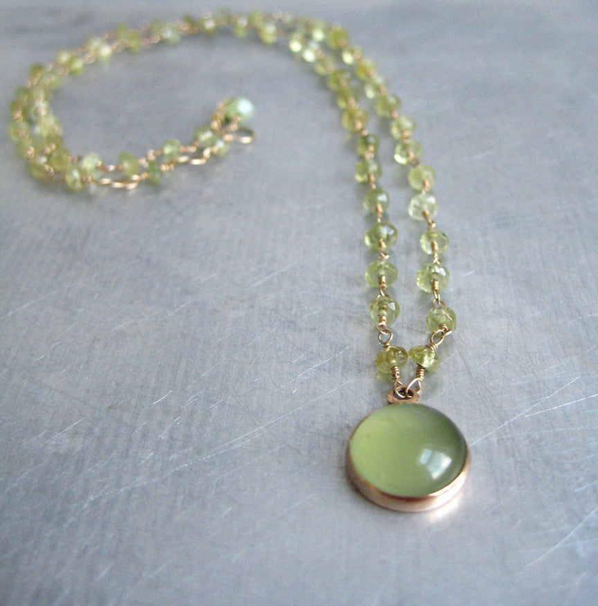 green garnet wire-wrapped bead chain with serpentine cabochon pendant. Solid 14k rose gold necklace